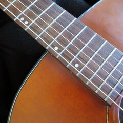 ２０１８年製の綺麗なK.YAIRIアコースティックギターの画像