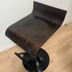 カウンターの椅子の画像