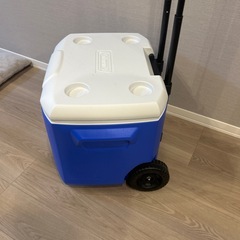 Coleman キャスター付きクーラーボックス 大容量の画像