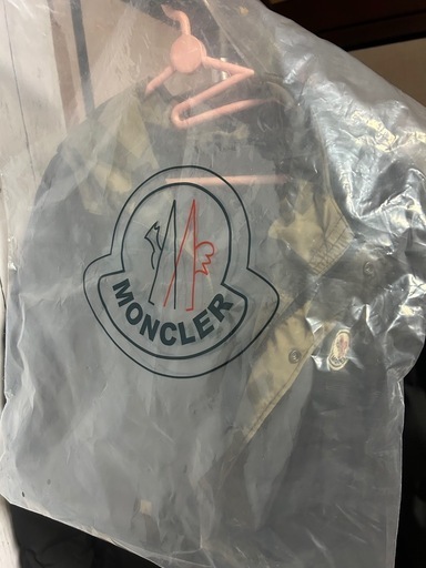 売れました・取り消しします。購入希望の方はお急ぎ下さい・他から購入希望の方が居られます。未使用品　モンクレールダウンジャケット　山下智久モデル