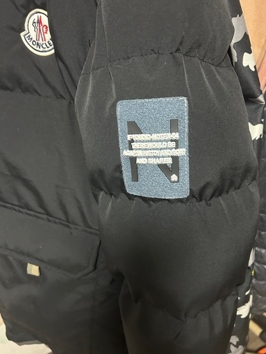 売れました・取り消しします。購入希望の方はお急ぎ下さい・他から購入希望の方が居られます。未使用品　モンクレールダウンジャケット　山下智久モデル