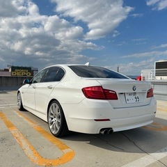 BMW 523i F10 セダン 車検あり 20インチアルミホイール タイヤ2024年製　4Kミラー型ドラレコ付き 自走して配送も可能！最短で即日引き渡し まずはご相談を！写真複数あり　個人出品　今日から乗れますよ？！の画像
