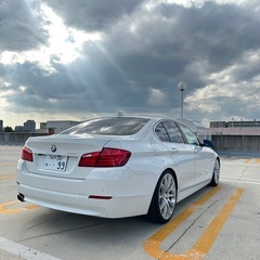 BMW 523i F10 セダン 車検あり 20インチアルミホイール タイヤ2024年製　4Kミラー型ドラレコ付き 自走して配送も可能！最短で即日引き渡し まずはご相談を！写真複数あり　個人出品　今日から乗れますよ？！の画像
