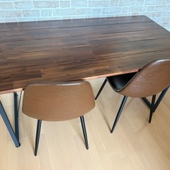 ダイニングテーブルと椅子2脚セット　の画像