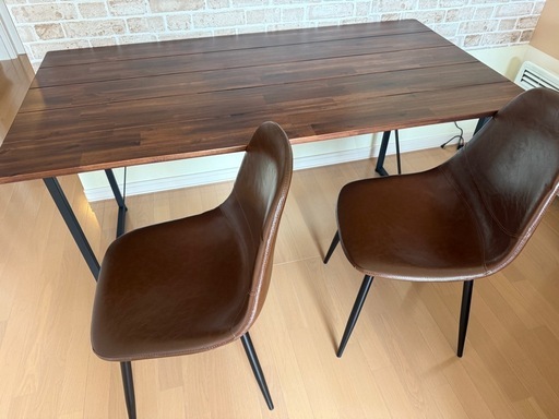 ダイニングテーブルと椅子2脚セット