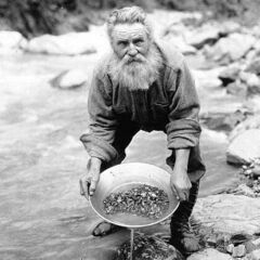 和歌山県の河川で砂金採りをしましょう！