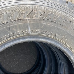 BRIDGESTONE 195/80R15 24年製　スタッドレスタイヤの画像