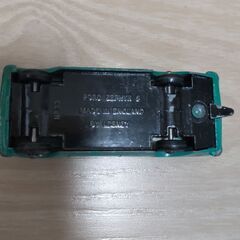 レズニー社　ミニカー　フォード・ゼファー6　NO.33の画像