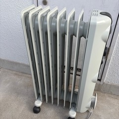 デロンギオイルヒーター ホワイト+ミディアムグレー HJ0812 の画像