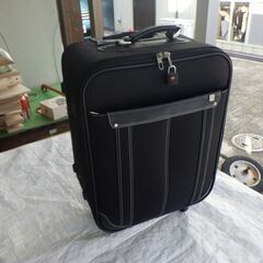 小型のトランクケース　キャリーケースの画像
