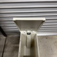 ゴミ箱　ペダル式
の画像