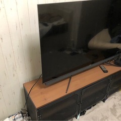 テレビとテレビ台の画像