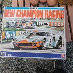 昔のレーシングカーの画像