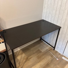 【お引取り限定/格安】シンプルデスク 作業台にも！スチール脚 ケーブル穴付 [川崎市中原区]の画像