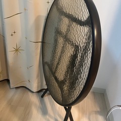 折りたたみガラステーブルの画像