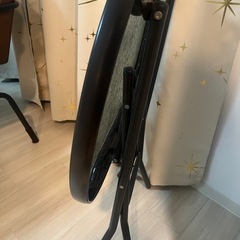 折りたたみガラステーブルの画像