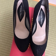 パンプス　ヒール　黒
の画像