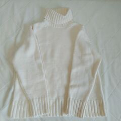 【古着】GU　タートルネックセーター　厚手　ホワイト　Ｍ　中古　送料が高いので取りにこれる方限定の画像