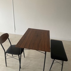 ダイニングテーブル
の画像