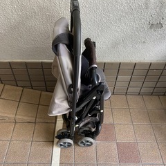 折りたたみ B型ベビーカー グラコ社の画像