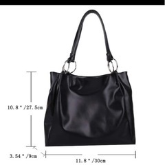 レザー ショルダーバッグ ブラック 黒 シンプル カジュアルの画像