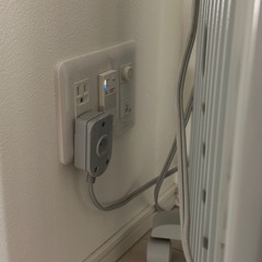 DeLonghi （デロンギ）オイルヒーター ヴェルティカルド RHJ21F1015-BR 電気ヒーター ゼロ風暖房 静音乾燥しにくい表面温度約80°C 燃料補充不要 安全プラグ［10-13畳］［ホワイト ✕ブラウン］の画像