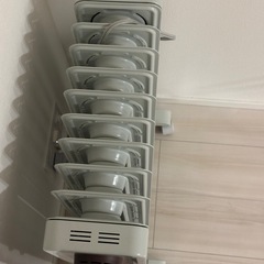 DeLonghi （デロンギ）オイルヒーター ヴェルティカルド RHJ21F1015-BR 電気ヒーター ゼロ風暖房 静音乾燥しにくい表面温度約80°C 燃料補充不要 安全プラグ［10-13畳］［ホワイト ✕ブラウン］の画像