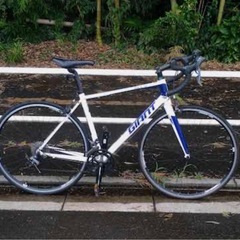 giant defy 4 ロードバイクの画像