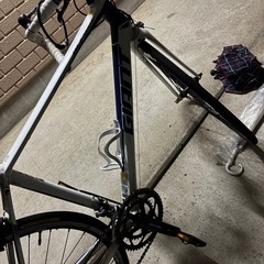 giant defy 4 ロードバイクの画像