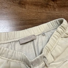 ESSENTIALS ベージュショートパンツ Lサイズの画像