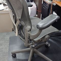アーロンチェアの画像