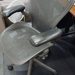 アーロンチェアの画像