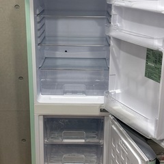 レトロスタイル冷蔵庫の画像