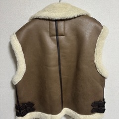 ZARA ムートンノースリーブジャケット Lサイズの画像
