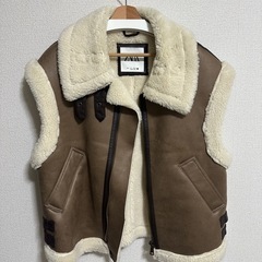 ZARA ムートンノースリーブジャケット Lサイズの画像