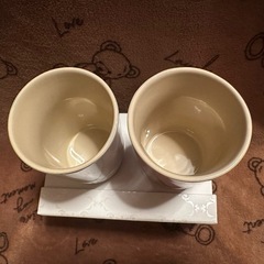 LE CREUSETのピンクとホワイトのセラミックカップ2個セットの画像