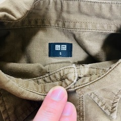 UNIQLO ユニクロ　サファリシャツ　ボタンシャツ　ブラウン　茶色　Sの画像