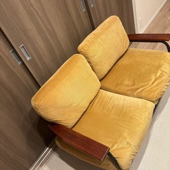 2人掛けソファ　黄色の画像