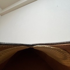 Madrasのブルーグレーの箔加工パンプスの画像