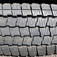 GOOD YEAR 195/80R15 24年製　冬タイヤ　バリ目　バリ溝の画像