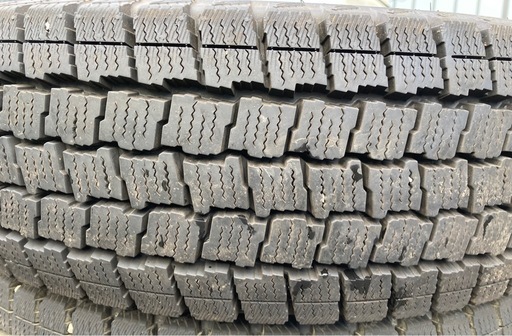 GOOD YEAR 195/80R15 24年製　スタッドレスタイヤ　ハイエース　キャラバン等