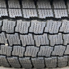 GOOD YEAR 195/80R15 24年製　スタッドレスタイヤ　ハイエース　キャラバン等の画像