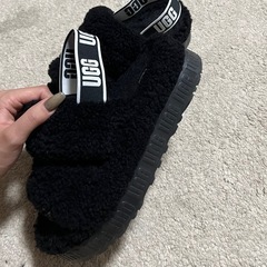 UGG ファーサンダルの画像