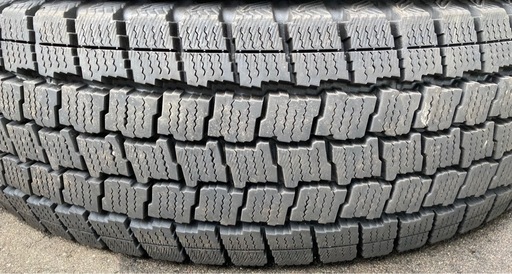 お取引決まりました】GOODYEAR 195/80R15 2024年製造 冬タイヤLTタイヤ