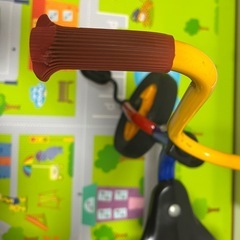 ボーネルンド ペリカンデザイン三輪車 Vハンドル カラー 荷台つき　屋内使用の画像