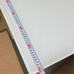 見た目もオシャレで大きめの机で使い勝手抜群！の画像