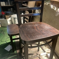 飲食店　移転のため不用になった椅子　カウンター用ハイチェア、テーブルもありますの画像