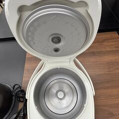 TIGER タイガー 炊飯器 JAI-R1 2017年製 3合 ホワイトの画像