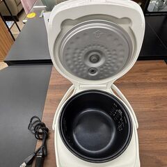 TIGER タイガー 炊飯器 JAI-R1 2017年製 3合 ホワイトの画像