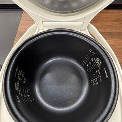 TIGER タイガー 炊飯器 JAI-R1 2017年製 3合 ホワイトの画像